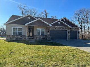 8009 Tahoe Ridge Ln, Fairview Heights, IL 62208