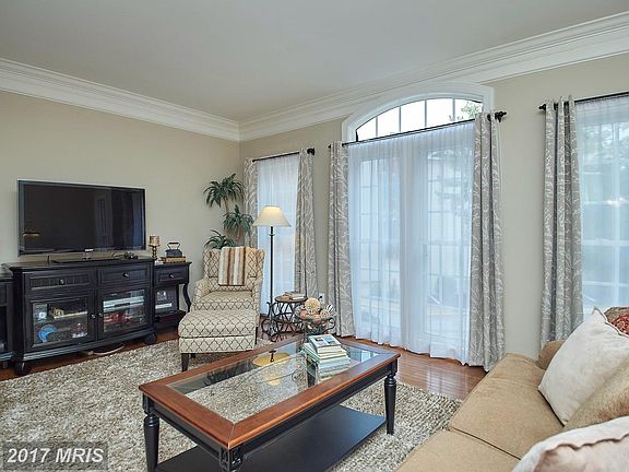 5th image of 9058 Tanyard Ln