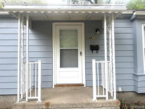4th image of 23411 Manistee St