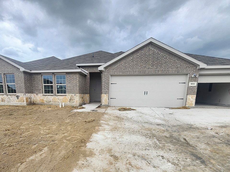 1st image of 900 Foundry Ln