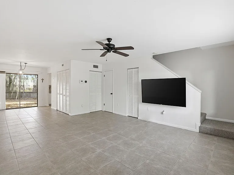 2300 SW 43rd St #H3 — Photo 3