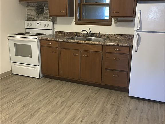 5th image of 104 E Walnut St