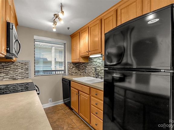 4th image of 211 Heritage Blvd Suite 602