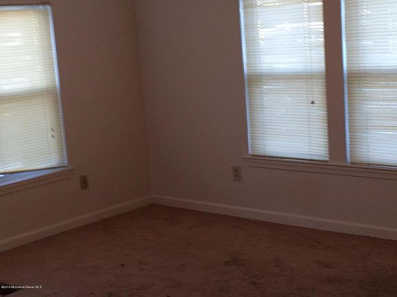 4th image of 215 Holly Ct