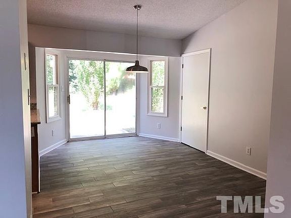 5th image of 936 Wickett Cir
