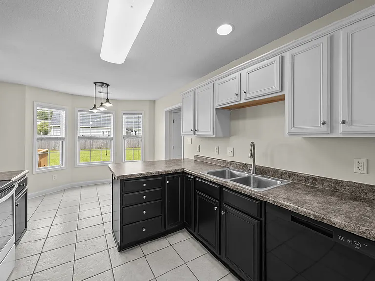 203 Macdonald Blvd — Photo 11