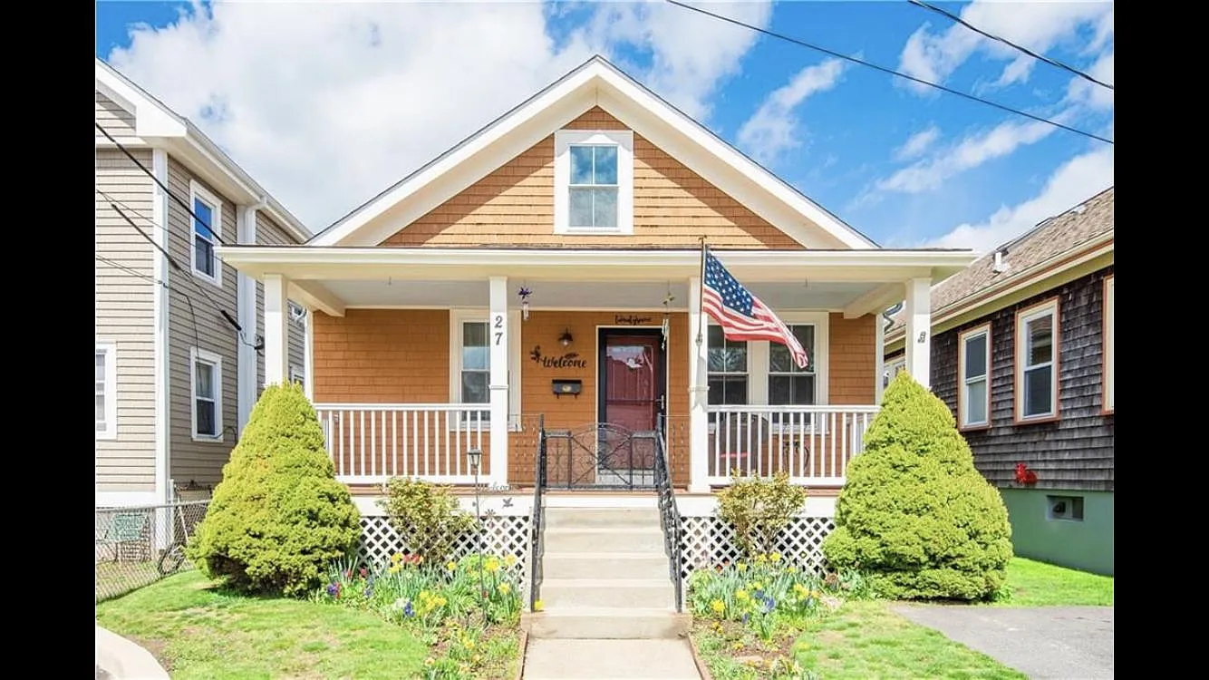 27 Peckham Ave — Photo 2