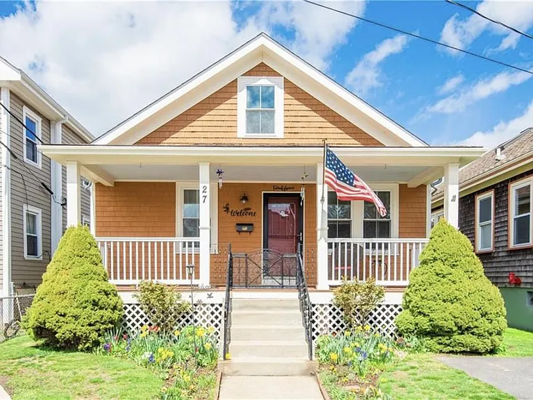 27 Peckham Ave — Photo 2