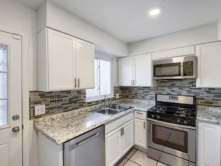 4177 Charleston Dr — Photo 9