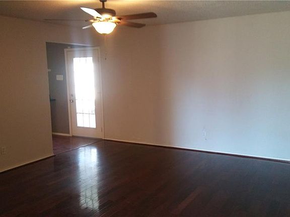 3rd image of 1049 Hillwood Dr