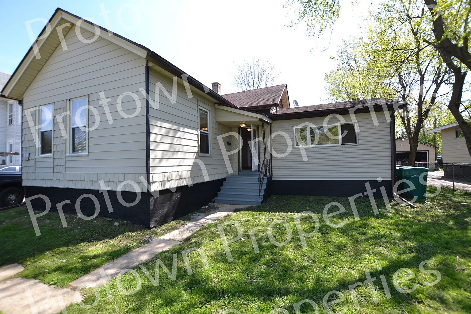 122 Baker Ave photo 1