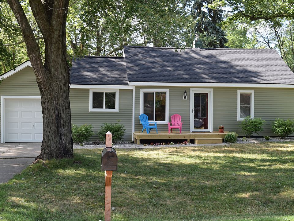 1st image of 2821 Chrysler Ave