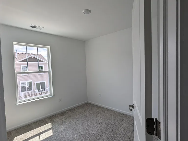 1085 Atterberg Rd — Photo 6