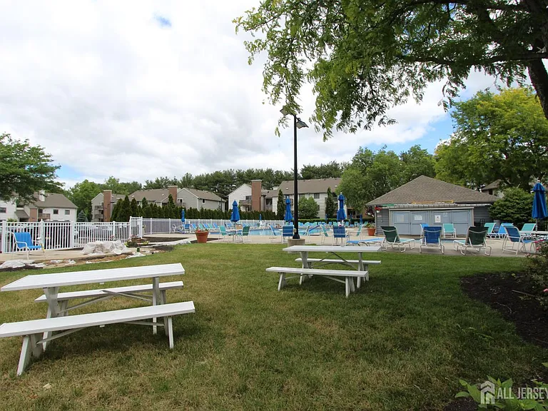 4707 Ravens Crest Dr — Photo 34