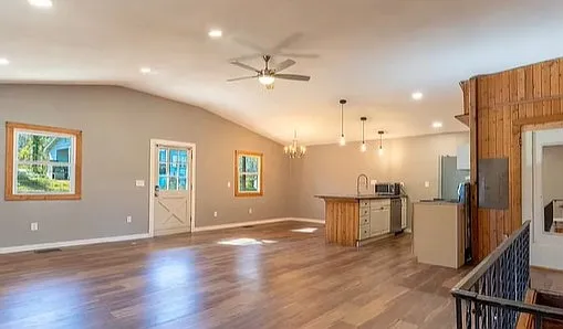139 Cherokee Dr — Photo 3