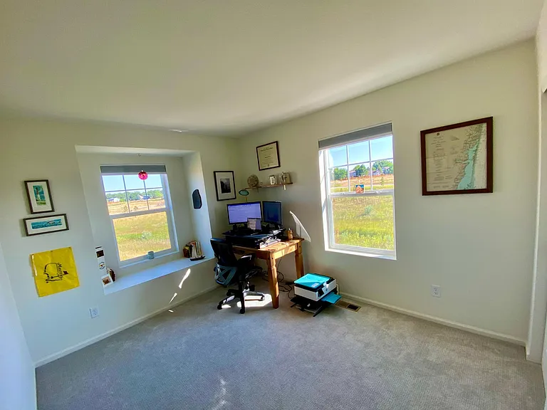 Office/ 4th bedroom & Standing desk