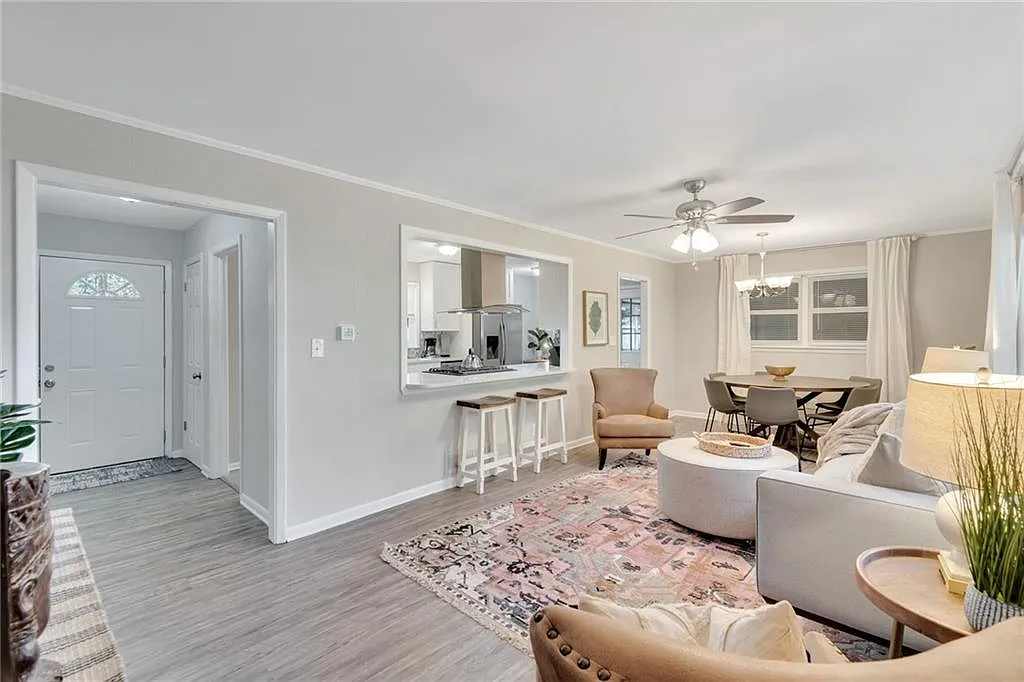 4 bed, 2.5 bath, $5,450 — Photo 3