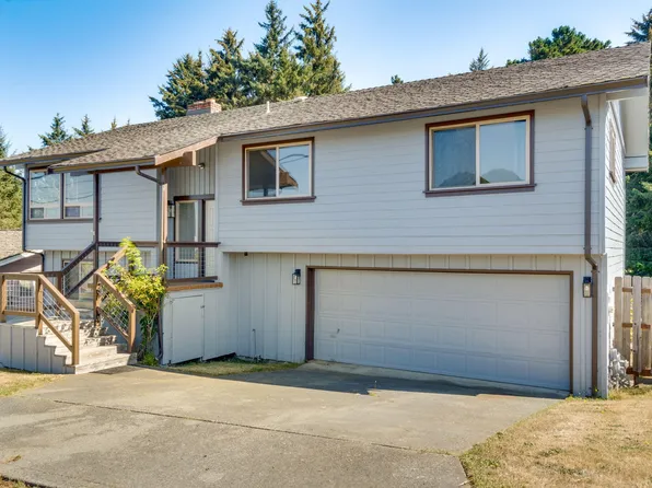 6829 Bret Harte Ln, Eureka, CA 95503