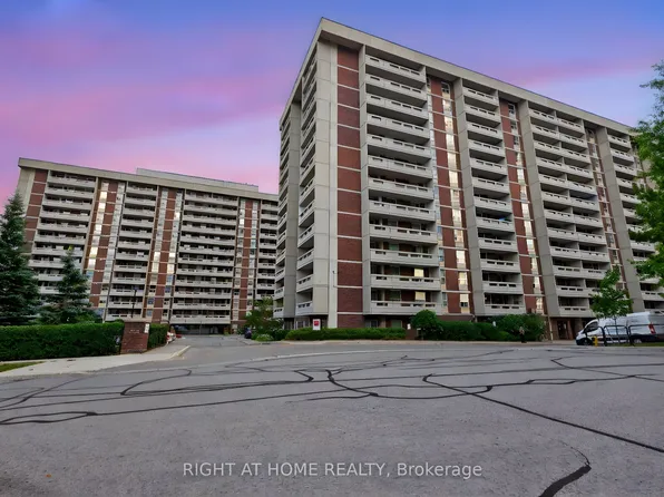 60 Inverlochy Blvd #211, Markham, ON L3T 4T7