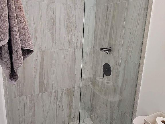 3rd image of 31 Seneca Rd