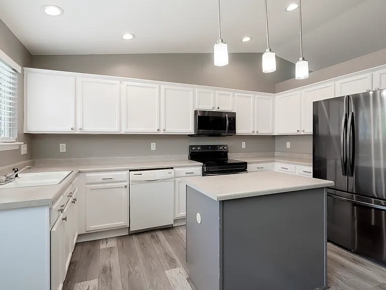 5624 S Yakima St — Photo 5