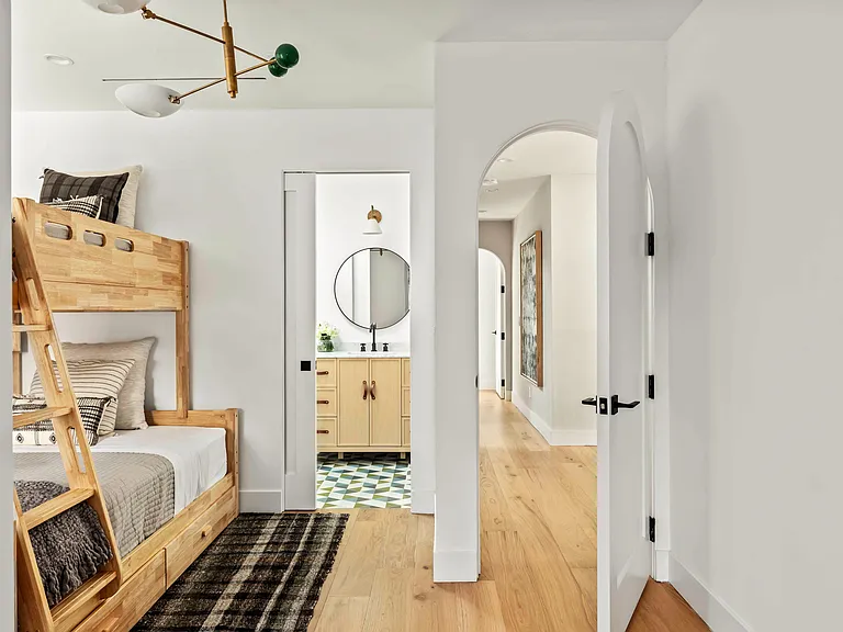738 San Lorenzo St — Photo 45