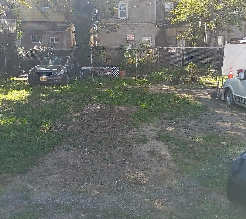 1st image of 722 Cedar St