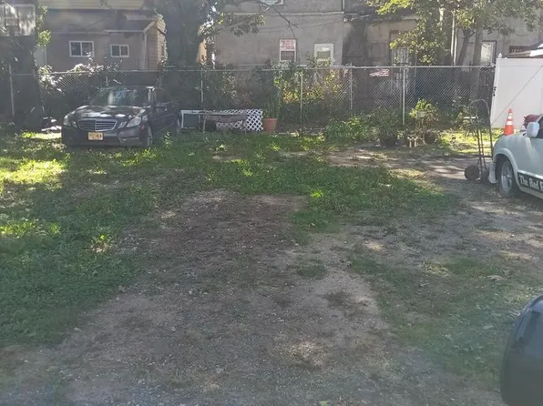 722 Cedar St, Camden, NJ 08102