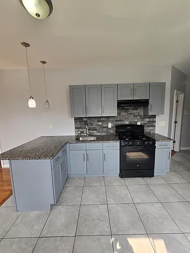 550 Garfield Ave Photo 1