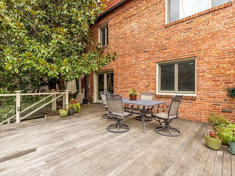 3111 Chain Bridge Rd NW — Photo 55