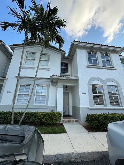 3 bed, 2.5 bath, 1450 sqft, $2,850 — Photo 1