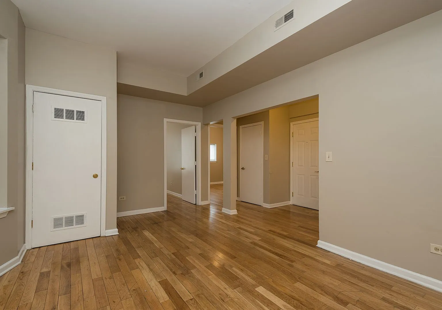 3 bed, $1,785 — Photo 4