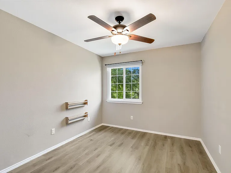 12816 Thomas Jefferson St — Photo 16