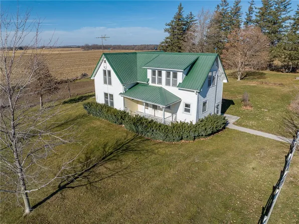 1923 152nd St, Earlham, IA 50072