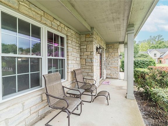 4th image of 690 Golf View Ct
