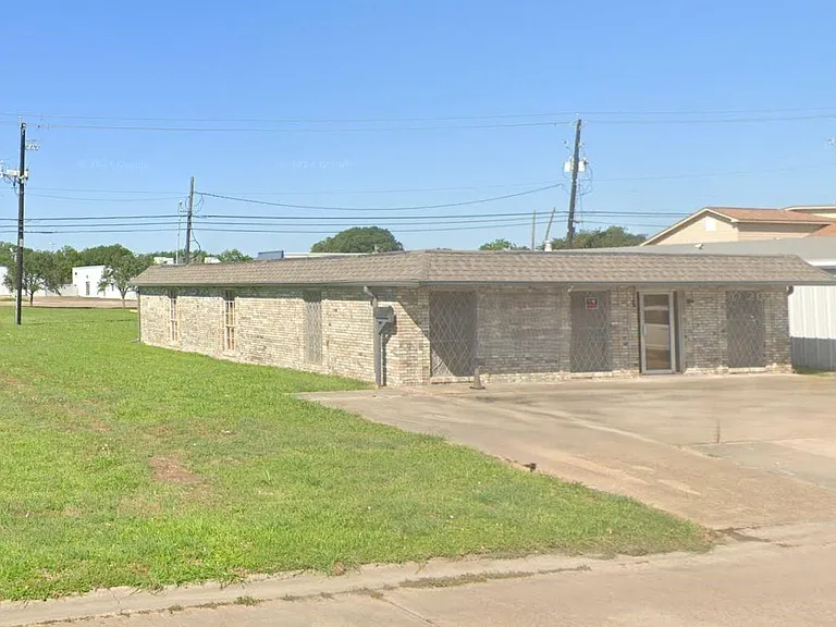 1301 N Avenue H — Photo 4