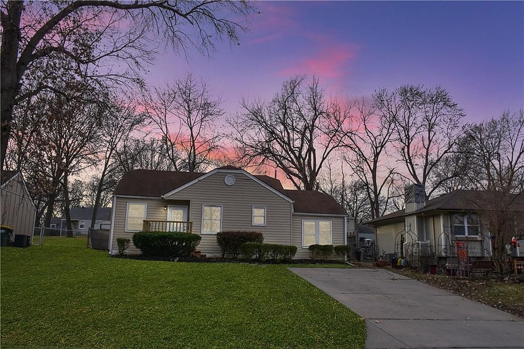 7312 Walmer St, Overland Park, KS 66204 Zillow