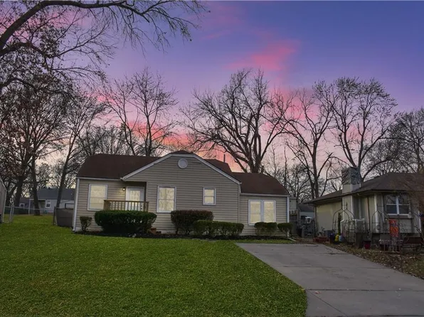 7312 Walmer St, Overland Park, KS 66204
