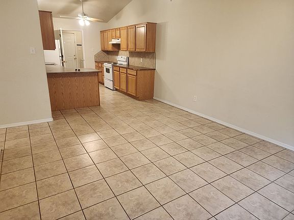 3rd image of 524 W University Dr APT B