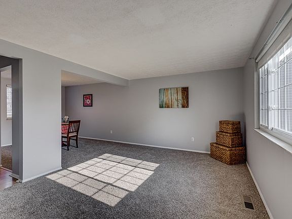 3rd image of 6044 Belair Dr