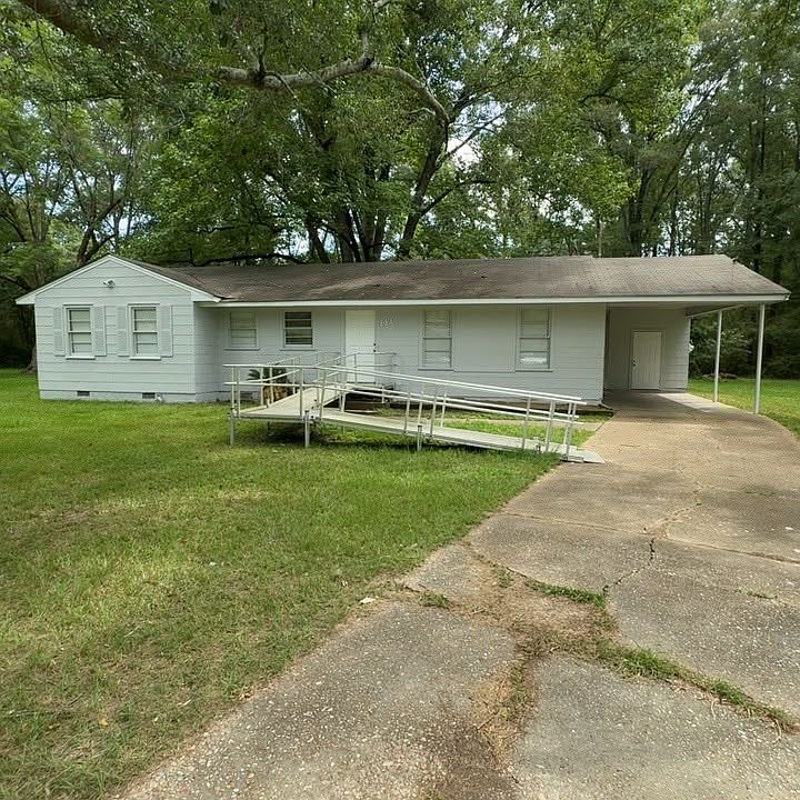 1st image of 141 Wildwood Cir