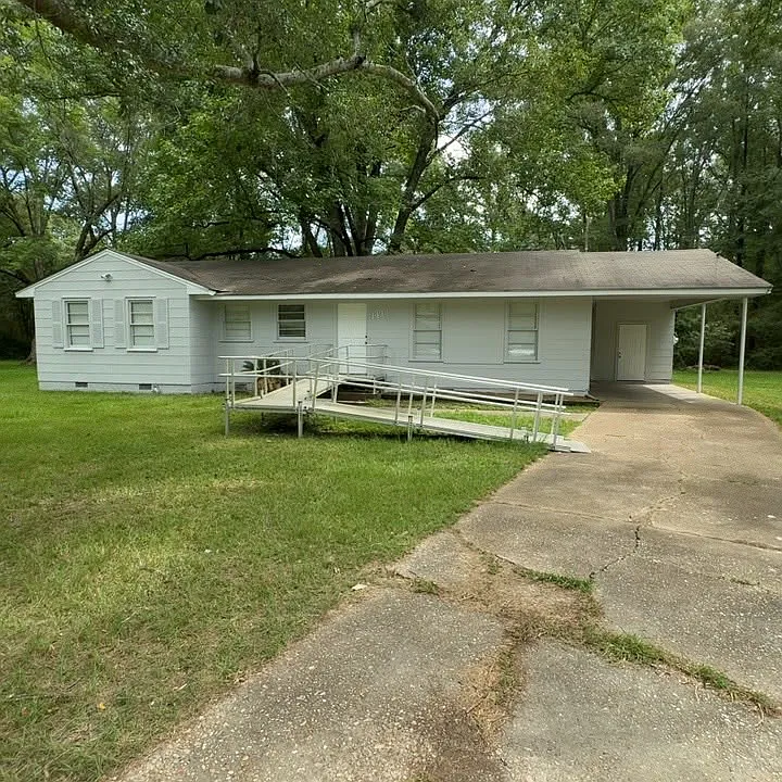 141 Wildwood Cir
