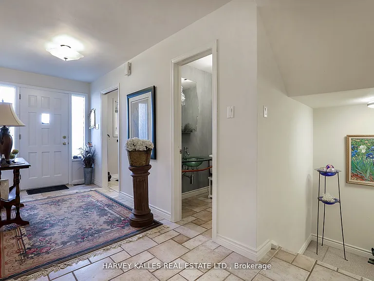 18 La Rose Ave #Townhouse 16 — Photo 5