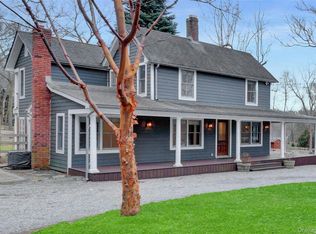 42 Blydenburgh Ln, Stony Brook, NY 11790