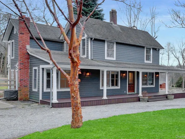 42 Blydenburgh Ln, Stony Brook, NY 11790