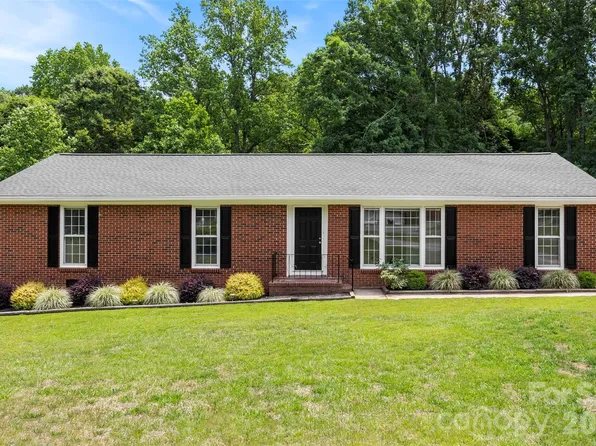 22 Forest Hill Rd, Belmont, NC 28012