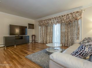 35 Pinewood Dr, Commack, NY 11725