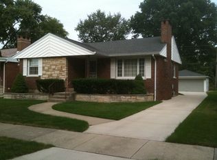 2423 S 5th Ave, Riverside, IL 60546
