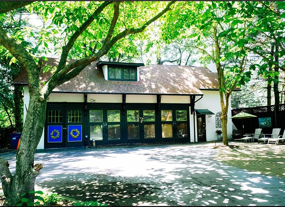 1st image of 10304 Lake Shore Blvd