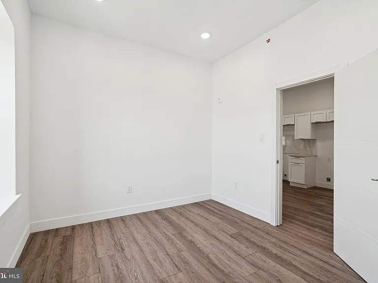 5164 Ridge Ave #3 — Photo 4